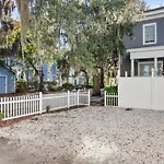 Starland Town House, Walk To The Park